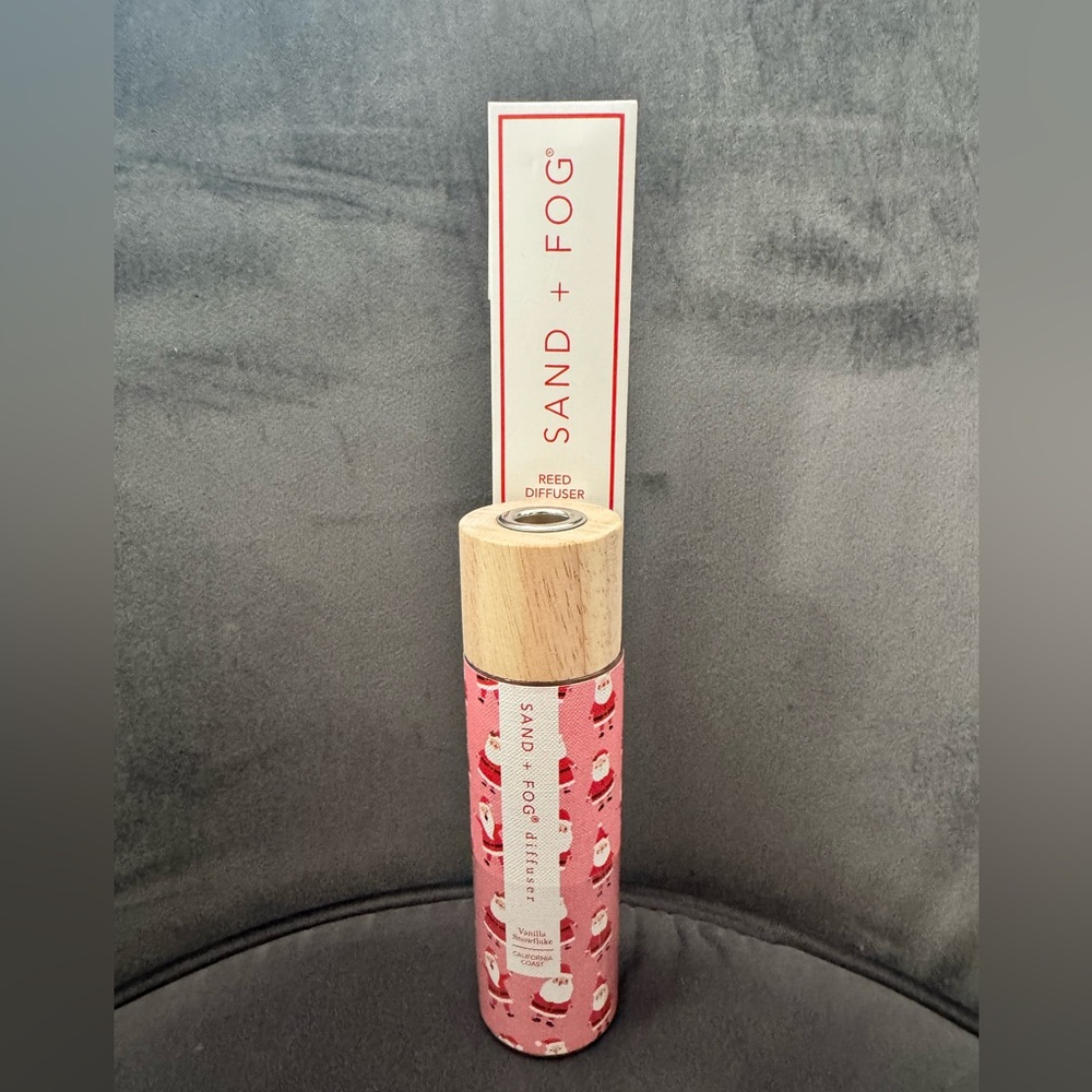 Sand & Fog Christmas Reed Diffuser
Vanilla Snowflake Scent